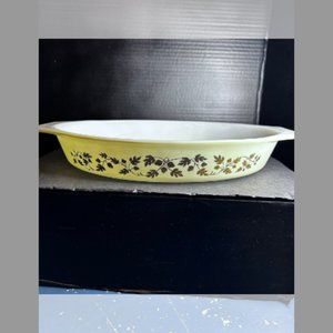 Pyrex Gold Acorn Open Oval Baker 1.5 quart